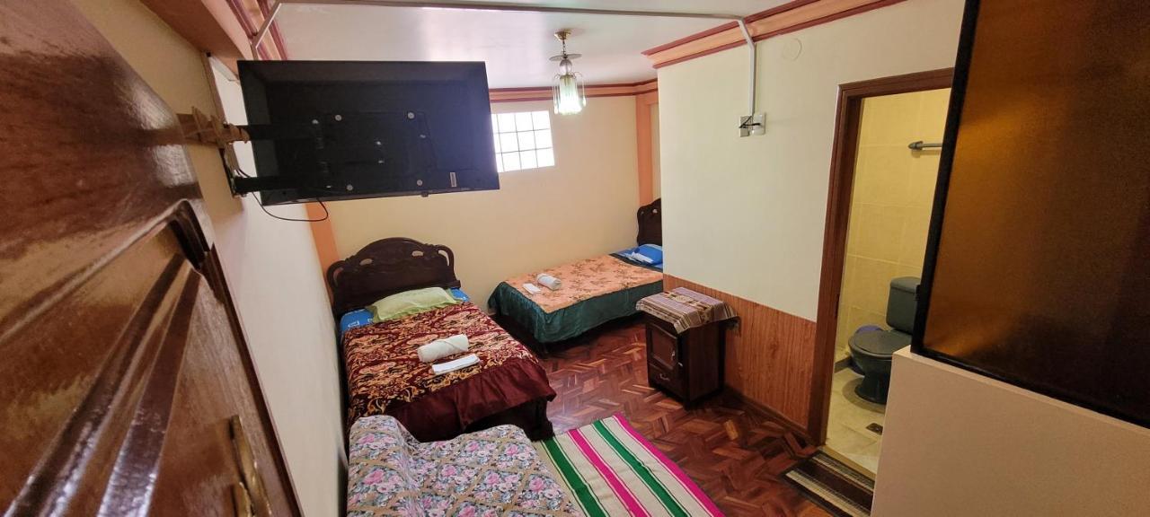 Hostal Sol Y Luna Bed & Breakfast Копакабана Екстериор снимка
