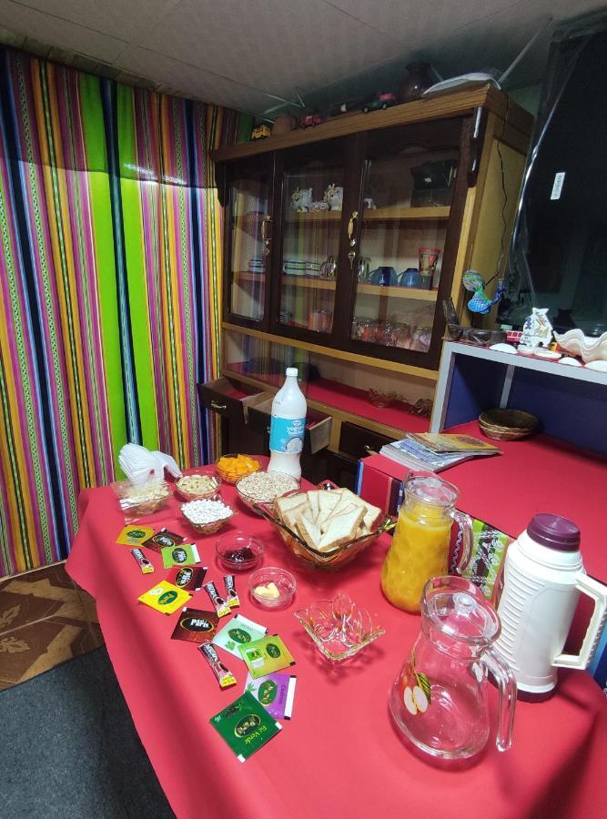 Hostal Sol Y Luna Bed & Breakfast Копакабана Екстериор снимка